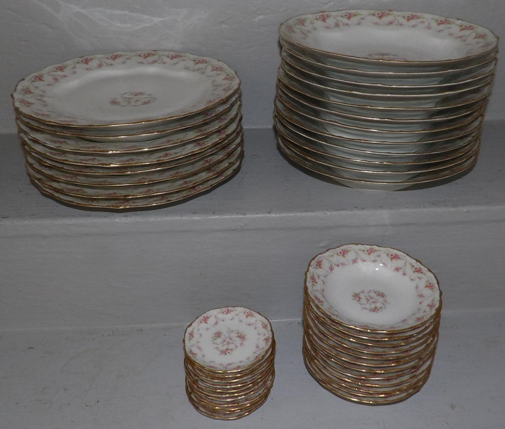 Lot of Limoges China: Lot of Limoges China . ALL DESCRIPTIONS AND ANY CONDITION STATEMENT GIVEN BY LANGSTON AUCTION GALLERY ARE STRICTLY OPINIONS AND LANGSTON'S SHALL HAVE NO RESPONSIBILITY FOR ERRORS OR OMISSIONS. THE ABS