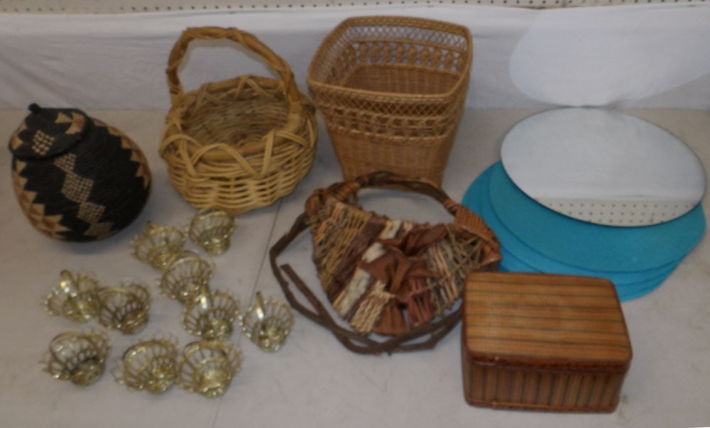 Lot of Baskets: Lot of Baskets . ALL DESCRIPTIONS AND ANY CONDITION STATEMENT GIVEN BY LANGSTON AUCTION GALLERY ARE STRICTLY OPINIONS AND LANGSTON'S SHALL HAVE NO RESPONSIBILITY FOR ERRORS OR OMISSIONS. THE ABSENCE O
