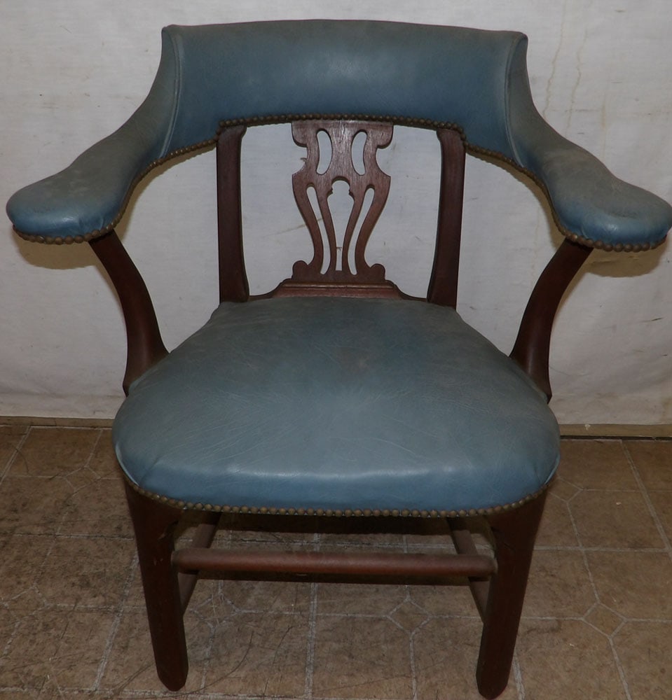 Mahogany & Vinyl Upholstered Arm Chair: Mahogany & Vinyl Upholstered Arm Chair . 32 1/4" H ALL DESCRIPTIONS AND ANY CONDITION STATEMENT GIVEN BY LANGSTON AUCTION GALLERY ARE STRICTLY OPINIONS AND LANGSTON'S SHALL HAVE NO RESPONSIBILITY FOR 