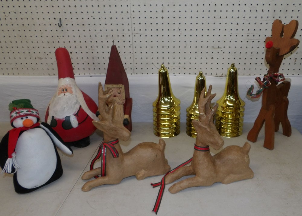 Lot of Christmas Ornaments: Lot of Christmas Ornaments . ALL DESCRIPTIONS AND ANY CONDITION STATEMENT GIVEN BY LANGSTON AUCTION GALLERY ARE STRICTLY OPINIONS AND LANGSTON'S SHALL HAVE NO RESPONSIBILITY FOR ERRORS OR OMISSIONS. T