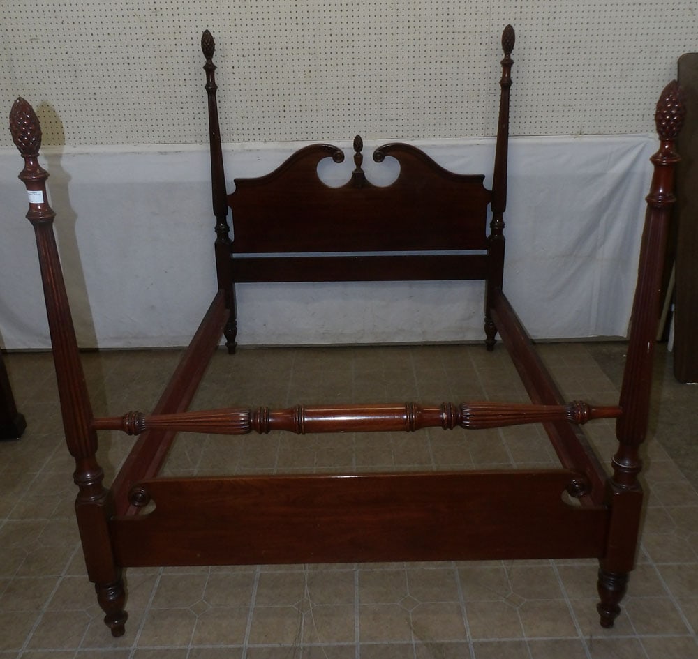 Mahogany Full Size Bed with Rails (1 of 5)