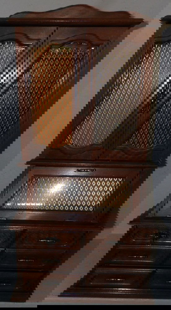 Mahogany Jewelry Cabinet: Mahogany Jewelry Cabinet. 24" H ALL DESCRIPTIONS AND ANY CONDITION STATEMENT GIVEN BY LANGSTON AUCTION GALLERY ARE STRICTLY OPINIONS AND LANGSTON'S SHALL HAVE NO RESPONSIBILITY FOR ERRORS OR OMISSIONS