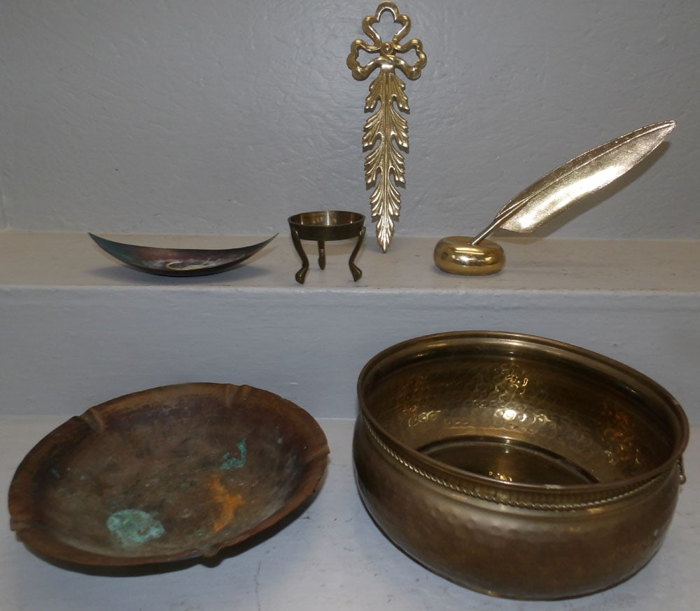 Lot of Brass Items: Lot of Brass Items . ALL DESCRIPTIONS AND ANY CONDITION STATEMENT GIVEN BY LANGSTON AUCTION GALLERY ARE STRICTLY OPINIONS AND LANGSTON'S SHALL HAVE NO RESPONSIBILITY FOR ERRORS OR OMISSIONS. THE ABSEN