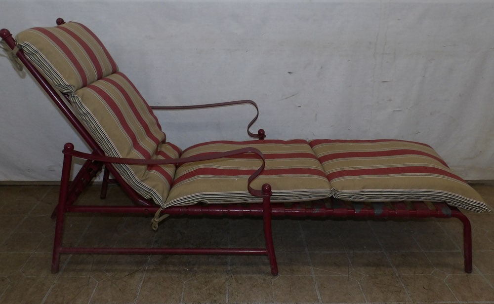 Painted Metal Outdoor Chase: Painted Metal Outdoor Chase . 66" L 32 1/4" H ALL DESCRIPTIONS AND ANY CONDITION STATEMENT GIVEN BY LANGSTON AUCTION GALLERY ARE STRICTLY OPINIONS AND LANGSTON'S SHALL HAVE NO RESPONSIBILITY FOR ERROR