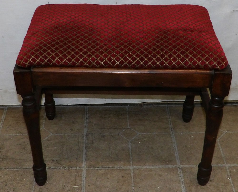 Mahogany Upholstered Top Bench: Mahogany Upholstered Top Bench . 21" W 13" D 18 1/2" H ALL DESCRIPTIONS AND ANY CONDITION STATEMENT GIVEN BY LANGSTON AUCTION GALLERY ARE STRICTLY OPINIONS AND LANGSTON'S SHALL HAVE NO RESPONSIBILITY 