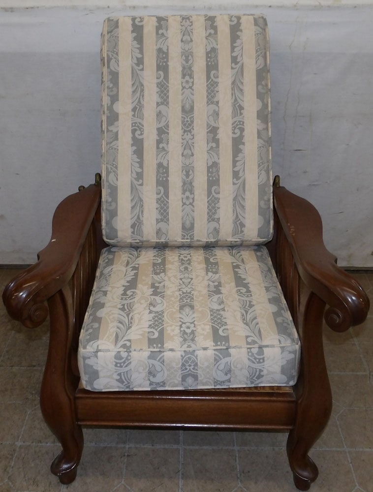 Antique Mahogany Morris Chair: Antique Mahogany Morris Chair . 42 1/2" H ALL DESCRIPTIONS AND ANY CONDITION STATEMENT GIVEN BY LANGSTON AUCTION GALLERY ARE STRICTLY OPINIONS AND LANGSTON'S SHALL HAVE NO RESPONSIBILITY FOR ERRORS OR