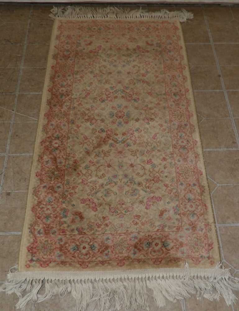 2' 2" x 4' 8" Oriental Rug: 2' 2" x 4' 8" Oriental Rug. ALL DESCRIPTIONS AND ANY CONDITION STATEMENT GIVEN BY LANGSTON AUCTION GALLERY ARE STRICTLY OPINIONS AND LANGSTON'S SHALL HAVE NO RESPONSIBILITY FOR ERRORS OR OMISSIONS. TH