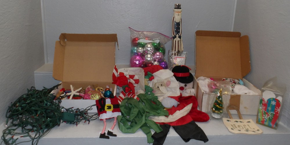 Lot of Christmas Ornaments: Lot of Christmas Ornaments . ALL DESCRIPTIONS AND ANY CONDITION STATEMENT GIVEN BY LANGSTON AUCTION GALLERY ARE STRICTLY OPINIONS AND LANGSTON'S SHALL HAVE NO RESPONSIBILITY FOR ERRORS OR OMISSIONS. T