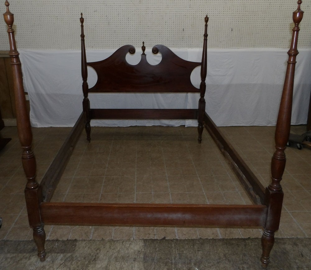 Mahogany Full Size Bed with Rails (1 of 5)