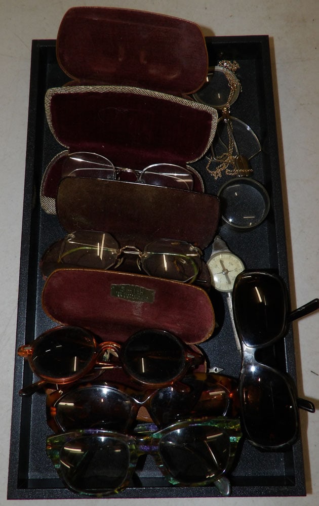 Lot of Vintage Glasses: Lot of Vintage Glasses . ALL DESCRIPTIONS AND ANY CONDITION STATEMENT GIVEN BY LANGSTON AUCTION GALLERY ARE STRICTLY OPINIONS AND LANGSTON'S SHALL HAVE NO RESPONSIBILITY FOR ERRORS OR OMISSIONS. THE A