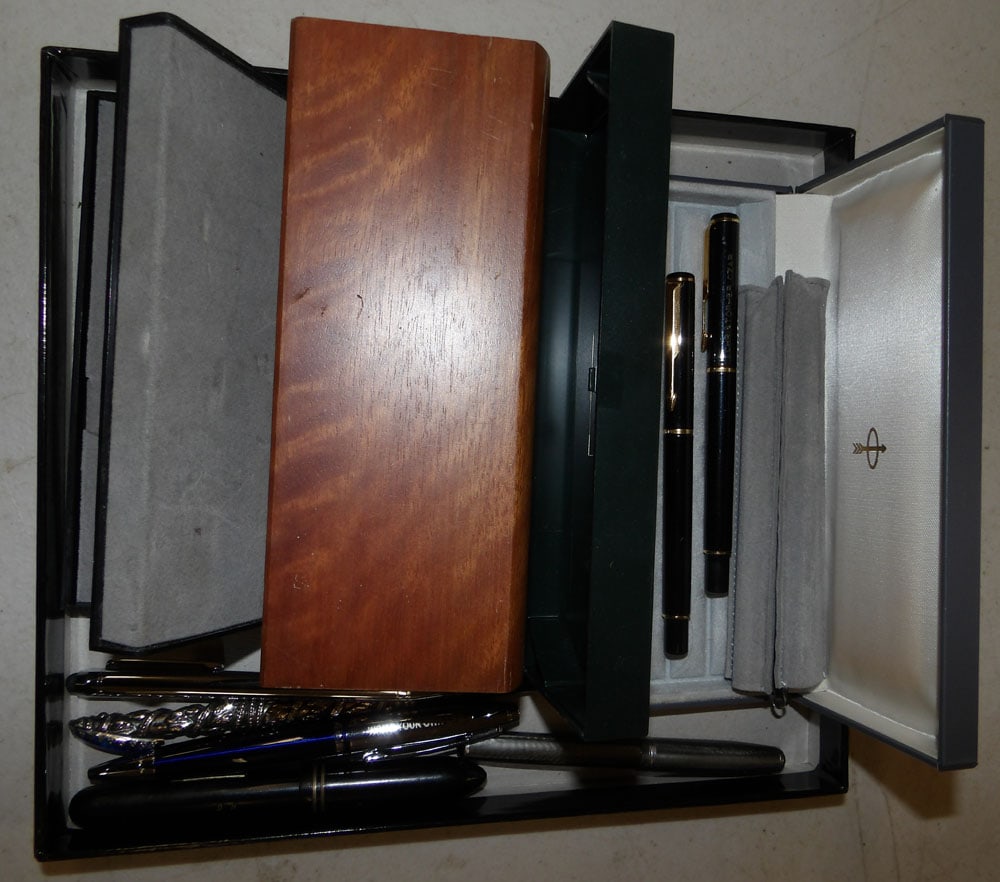 Lot of Collectible Writing Pens (1 of 3)