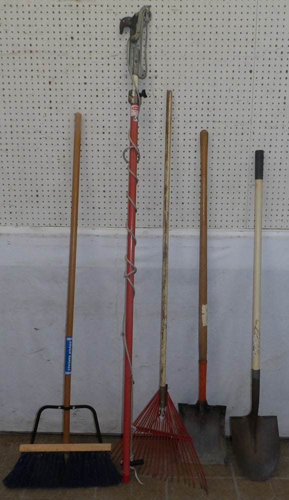 Lot of Hand Tools: Lot of Hand Tools . Up to 80 1/2" L ALL DESCRIPTIONS AND ANY CONDITION STATEMENT GIVEN BY LANGSTON AUCTION GALLERY ARE STRICTLY OPINIONS AND LANGSTON'S SHALL HAVE NO RESPONSIBILITY FOR ERRORS OR OMISS