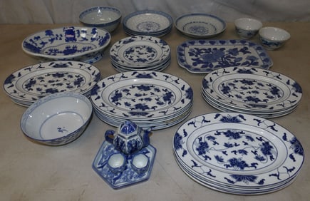 lot of oriental blue and white porcelain items