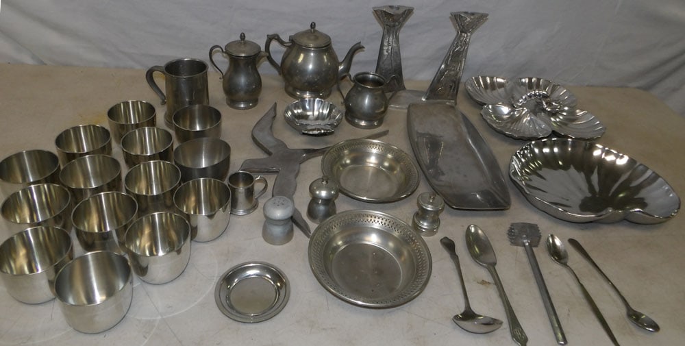 lot of cast aluminum items (1 of 3)