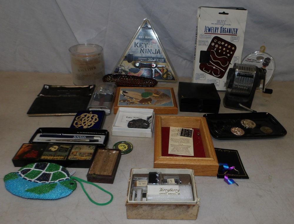 lot of household items: lot of household items . "ALL DESCRIPTIONS AND ANY CONDITION STATEMENT GIVEN BY LANGSTON AUCTION GALLERY ARE STRICTLY OPINIONS AND LANGSTON'S SHALL HAVE NO RESPONSIBILITY FOR ERRORS OR OMISSIONS. THE 