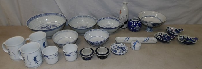 lot of oriental porcelain items