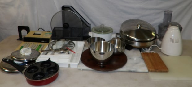 lot of kitchen items
