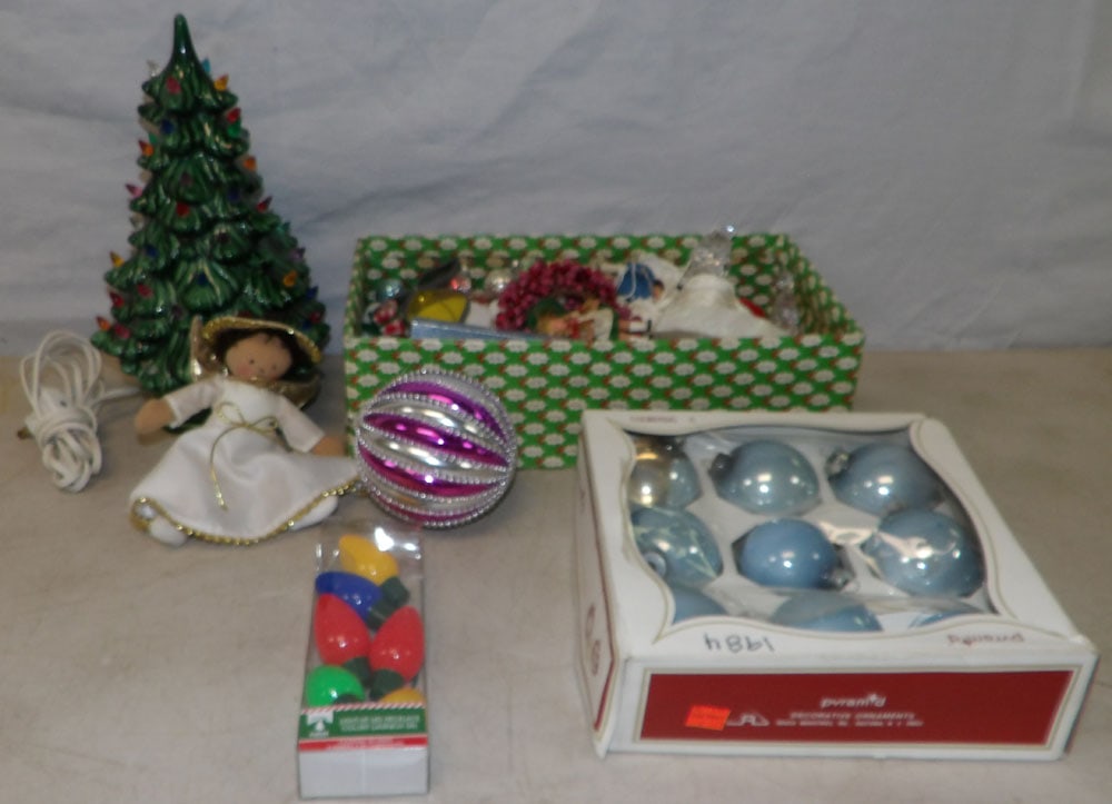 lot of Christmas decorations: lot of Christmas decorations. "ALL DESCRIPTIONS AND ANY CONDITION STATEMENT GIVEN BY LANGSTON AUCTION GALLERY ARE STRICTLY OPINIONS AND LANGSTON'S SHALL HAVE NO RESPONSIBILITY FOR ERRORS OR OMISSIONS.