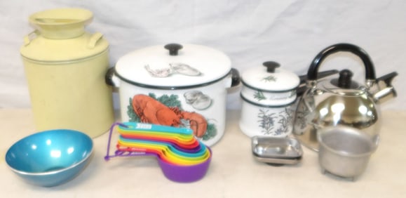 lot of kitchen pots