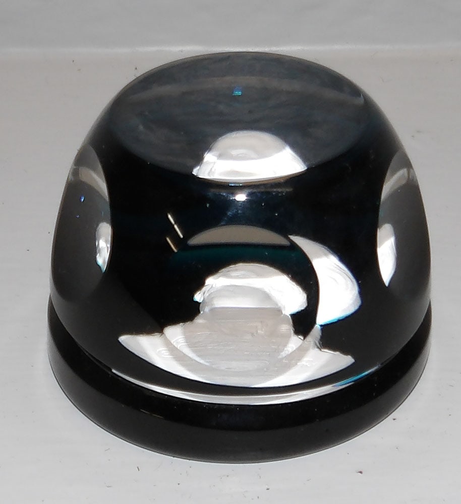 glass paper weight "Daughters of the American Revolution": glass paper weight "Daughters of the American Revolution". 3" Dia. "ALL DESCRIPTIONS AND ANY CONDITION STATEMENT GIVEN BY LANGSTON AUCTION GALLERY ARE STRICTLY OPINIONS AND LANGSTON'S SHALL HAVE NO RE