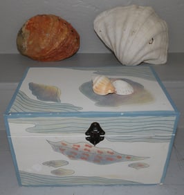 painted box and two seashells
