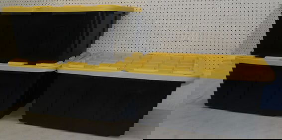 3 plastic totes