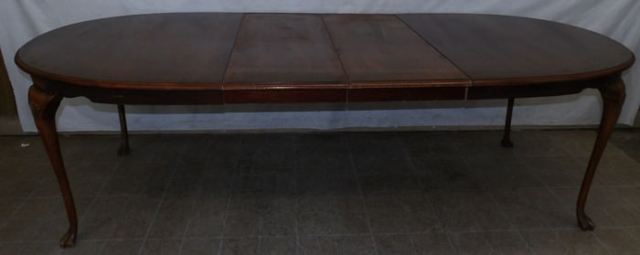 mahogany banded top oval dining table with two leafs