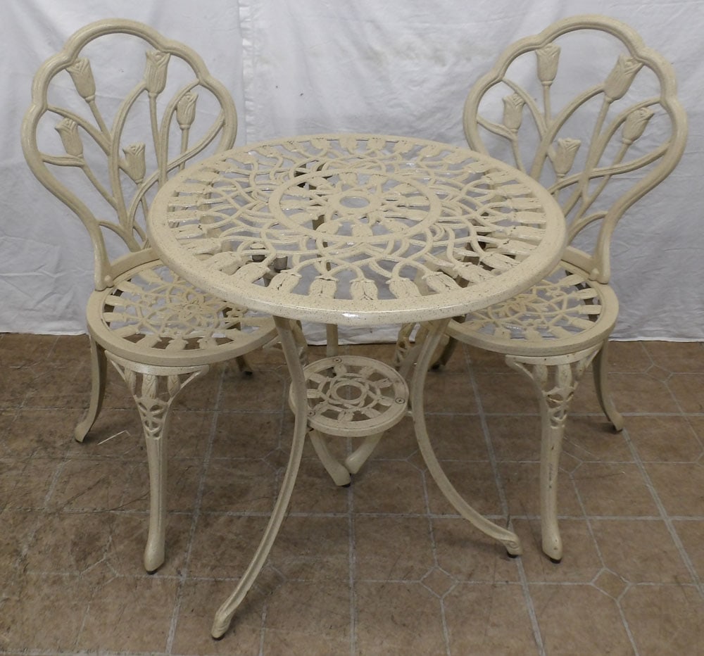 painted metal outdoor table & 2 chairs (1 of 4)