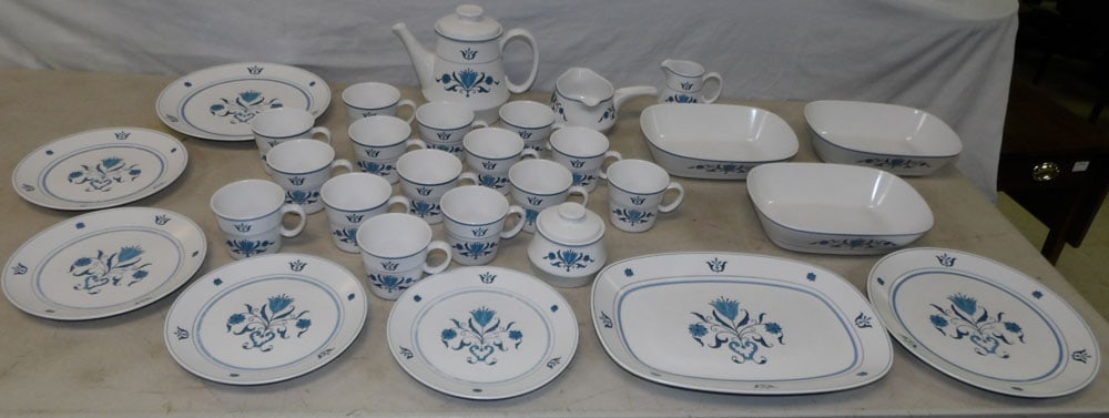 lot of Noritake China: lot of Noritake China. "ALL DESCRIPTIONS AND ANY CONDITION STATEMENT GIVEN BY LANGSTON AUCTION GALLERY ARE STRICTLY OPINIONS AND LANGSTON'S SHALL HAVE NO RESPONSIBILITY FOR ERRORS OR OMISSIONS. THE AB