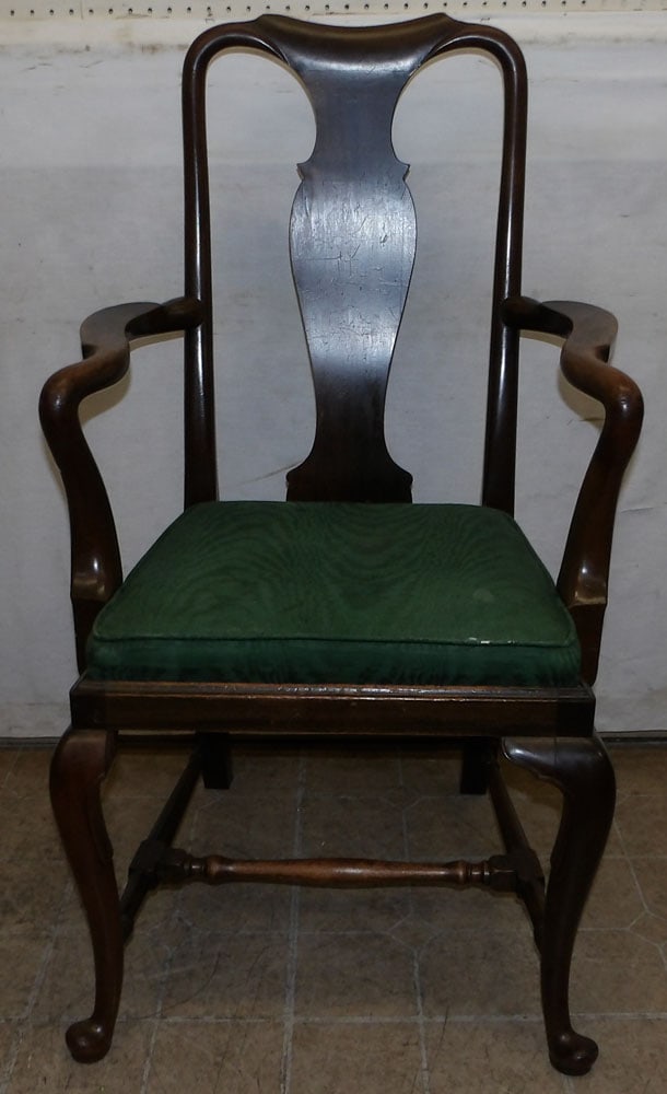 antique mahogany Queen Anne arm chair: antique mahogany Queen Anne arm chair . 42 3/4" H "ALL DESCRIPTIONS AND ANY CONDITION STATEMENT GIVEN BY LANGSTON AUCTION GALLERY ARE STRICTLY OPINIONS AND LANGSTON'S SHALL HAVE NO RESPONSIBILITY FOR