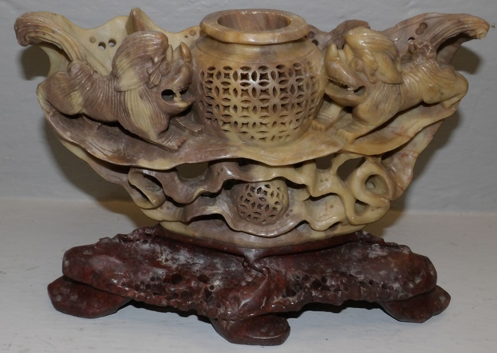 Chinese carved soapstone vase: Chinese carved soapstone vase . 7 1/4" H "ALL DESCRIPTIONS AND ANY CONDITION STATEMENT GIVEN BY LANGSTON AUCTION GALLERY ARE STRICTLY OPINIONS AND LANGSTON'S SHALL HAVE NO RESPONSIBILITY FOR ERRORS OR