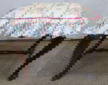 carved mahogany Queen Anne style stretcher base bench