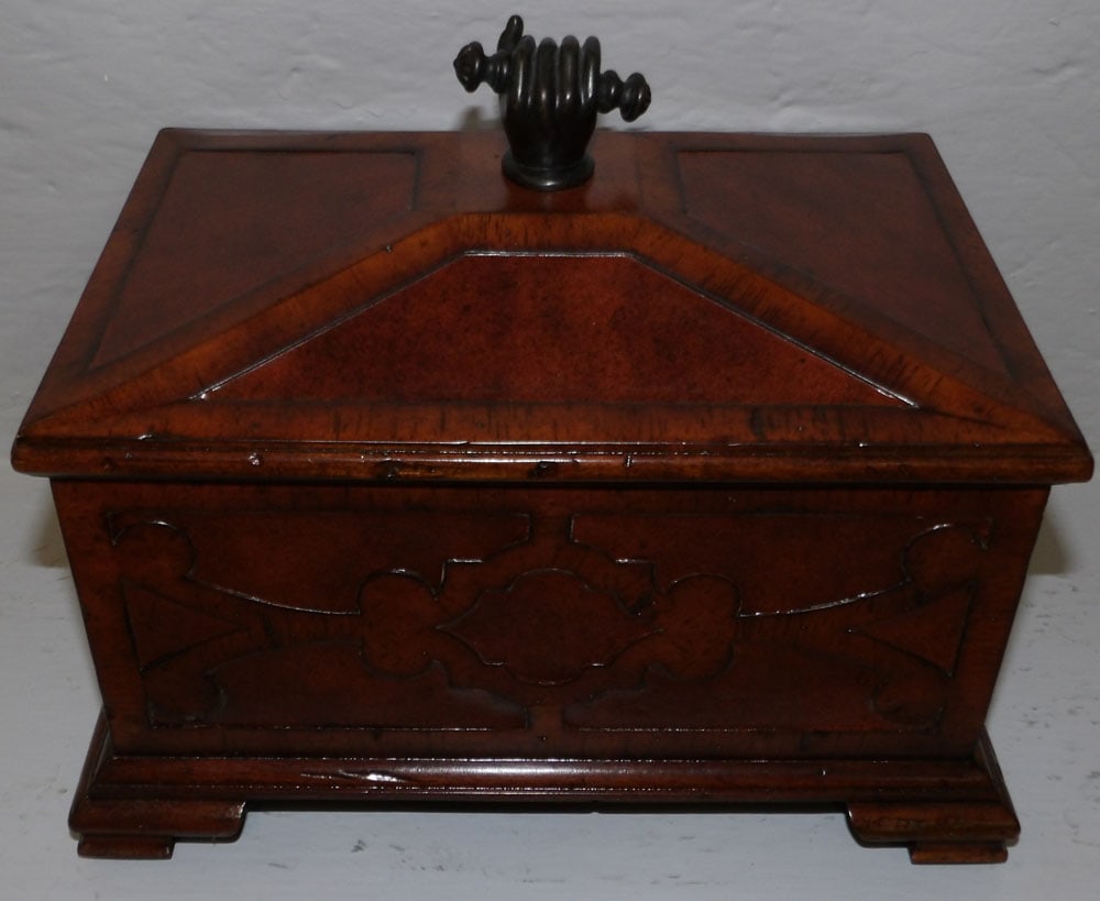 mahogany box with lid by Theodore Alexander (1 of 6)