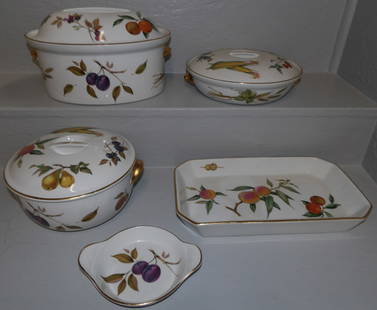 5 Royal Worcester serving pieces: 5 Royal Worcester serving pieces. Up to 14" L 8" H "ALL DESCRIPTIONS AND ANY CONDITION STATEMENT GIVEN BY LANGSTON AUCTION GALLERY ARE STRICTLY OPINIONS AND LANGSTON'S SHALL HAVE NO RESPONSIBILITY FOR
