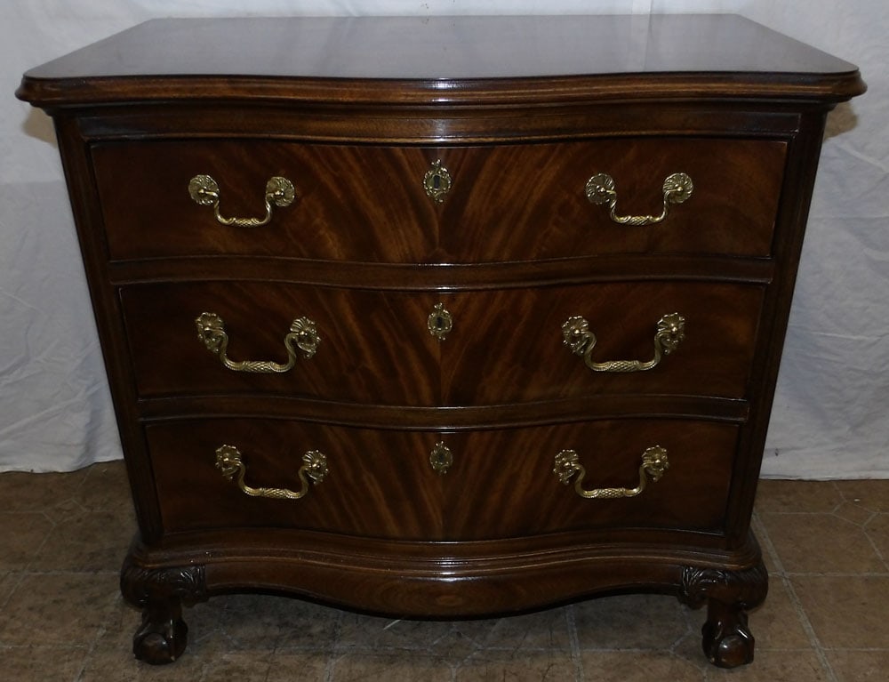 mahogany banded top 3 drawer night stand by Henredon: mahogany banded top 3 drawer night stand by Henredon. 30" W 18" D 27 1/4" H "ALL DESCRIPTIONS AND ANY CONDITION STATEMENT GIVEN BY LANGSTON AUCTION GALLERY ARE STRICTLY OPINIONS AND LANGSTON'S SHALL H