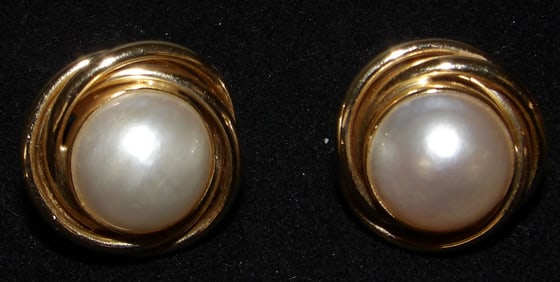 Pair of 14 Kt. Gold & Mabe Pearl Knot Stud Earrings