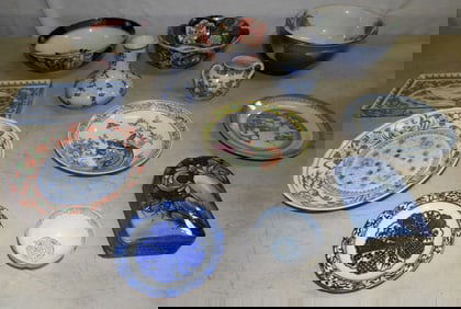 Lot of Oriental Porcelain Items