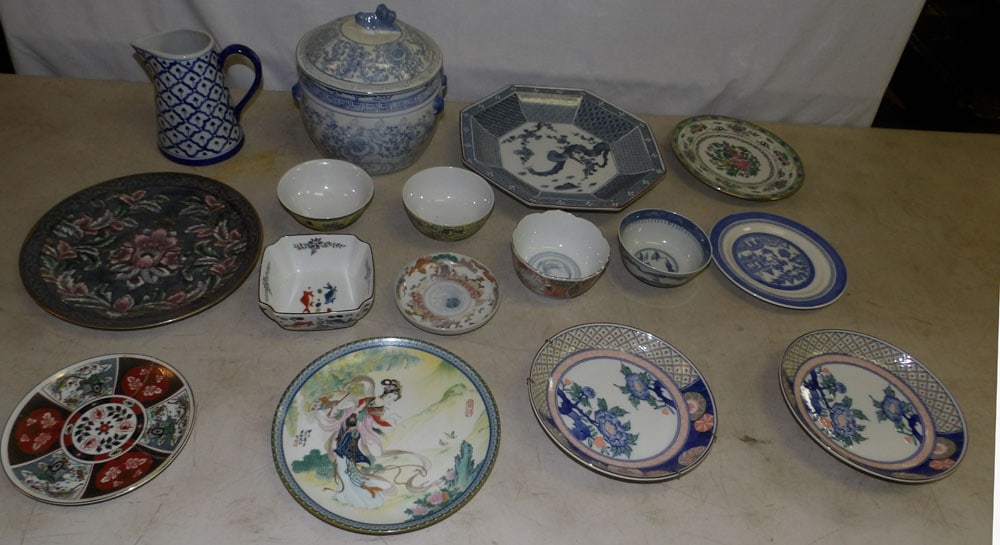 Lot of Oriental Porcelain Items  (1 of 6)