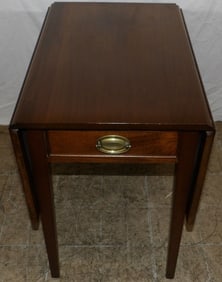 mahogany drop leaf Pembroke table with drawer