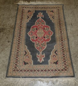2' X 3' 2" hand made Oriental rug