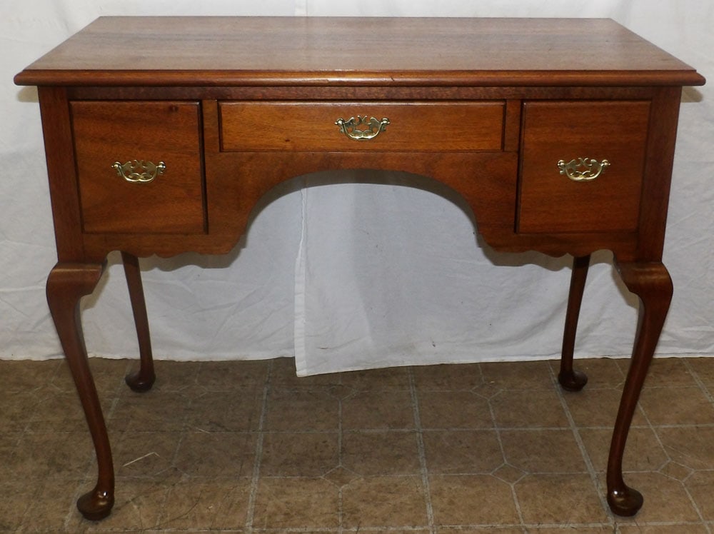 mahogany Queen Anne style dressing table  (1 of 7)