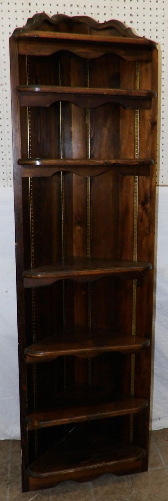 pine corner shelf  (1 of 3)