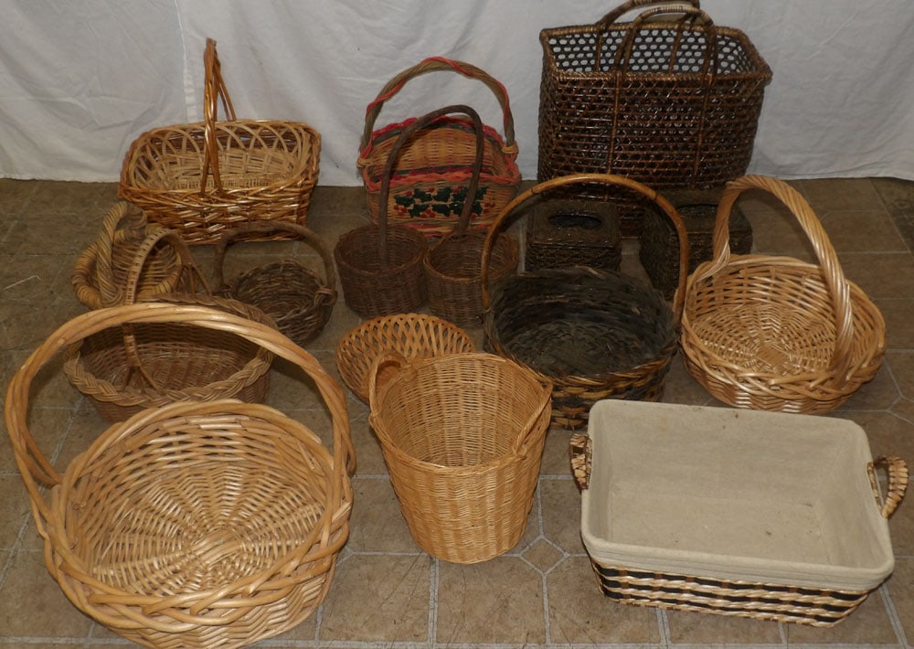 Lot of Baskets : Lot of Baskets . Up to 18 1/2" H 16" Dia. ALL DESCRIPTIONS AND ANY CONDITION STATEMENT GIVEN BY LANGSTON AUCTION GALLERY ARE STRICTLY OPINIONS AND LANGSTON'S SHALL HAVE NO RESPONSIBILITY FOR ERRORS OR