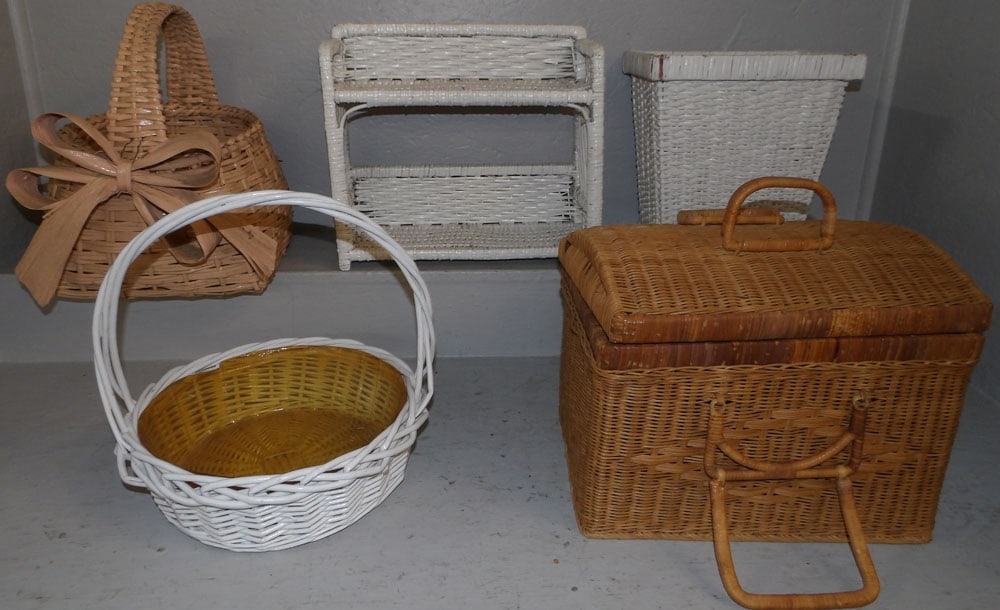 Lot of Baskets : Lot of Baskets . Up to 15 1/2" H 13" Dia. ALL DESCRIPTIONS AND ANY CONDITION STATEMENT GIVEN BY LANGSTON AUCTION GALLERY ARE STRICTLY OPINIONS AND LANGSTON'S SHALL HAVE NO RESPONSIBILITY FOR ERRORS OR