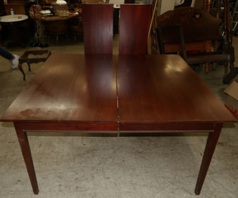 mahogany dining table with two leafs