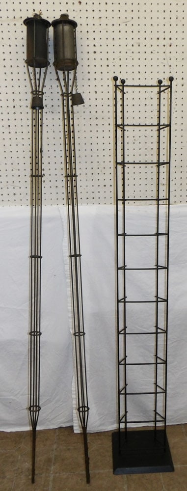 Painted Metal Stand & Two Outdoor Oil Lamps (1 of 3)