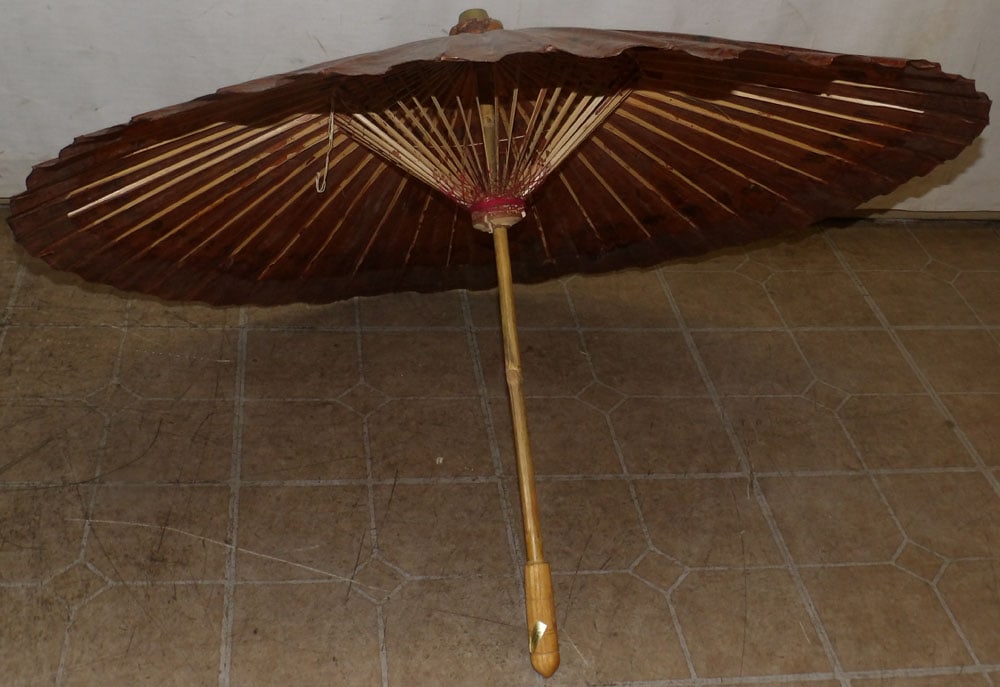 Oriental Painted Parasol: Oriental Painted Parasol. 27" L 35" Dia. ALL DESCRIPTIONS AND ANY CONDITION STATEMENT GIVEN BY LANGSTON AUCTION GALLERY ARE STRICTLY OPINIONS AND LANGSTON'S SHALL HAVE NO RESPONSIBILITY FOR ERRORS OR 