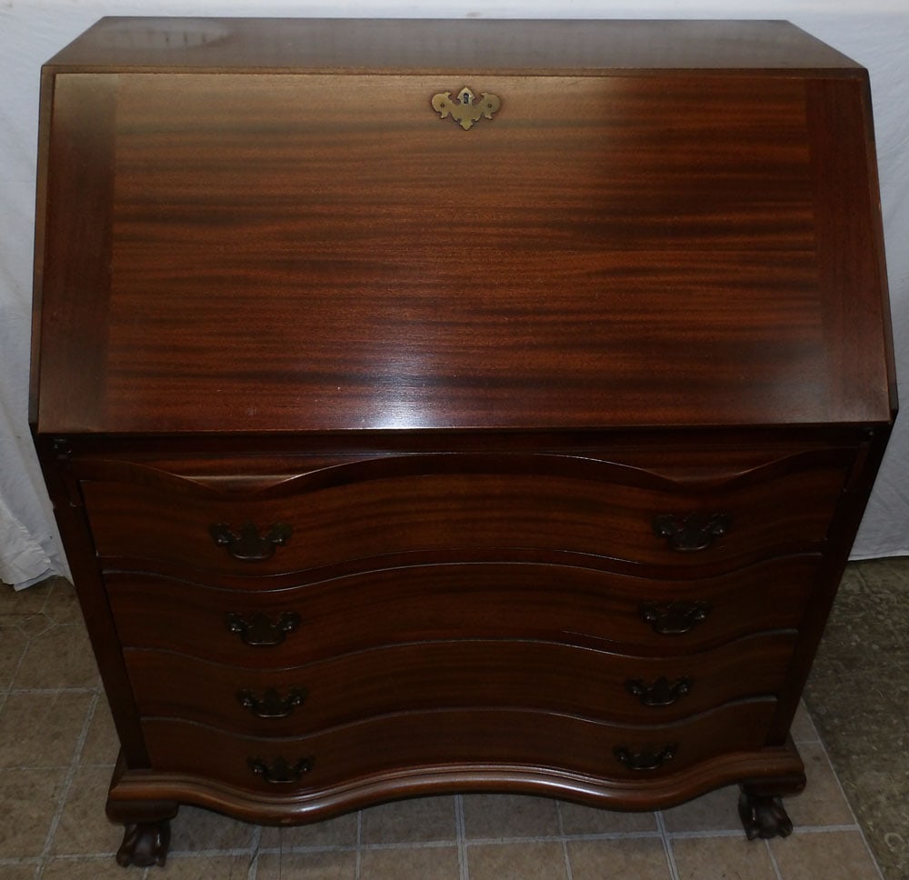 mahogany serpentine slant front desk : mahogany serpentine slant front desk . 42" H 36" W 20 1/2" D ALL DESCRIPTIONS AND ANY CONDITION STATEMENT GIVEN BY LANGSTON AUCTION GALLERY ARE STRICTLY OPINIONS AND LANGSTON'S SHALL HAVE NO RESPONSIB