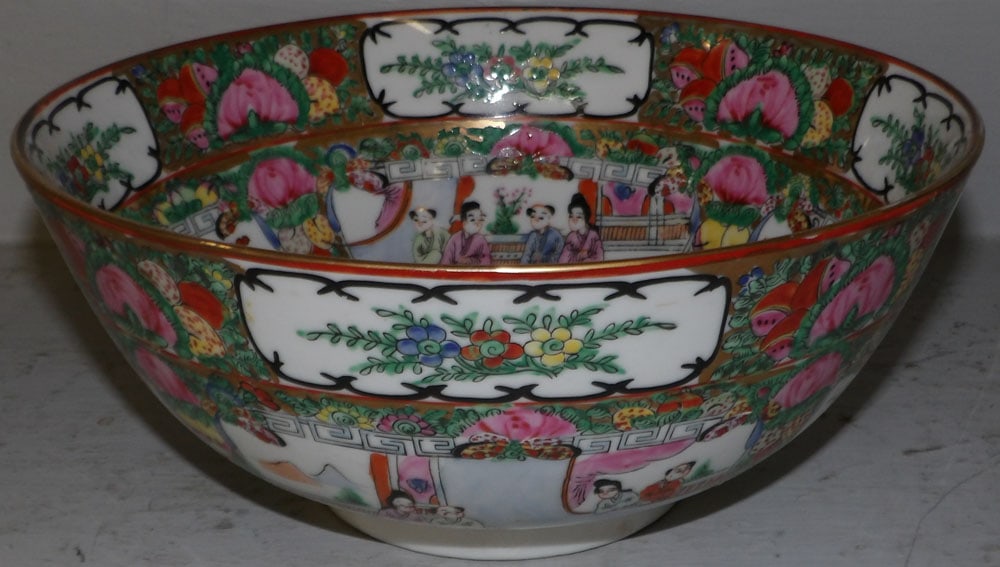 Oriental Rose Medallion Style Bowl: Oriental Rose Medallion Style Bowl. 4 1/4" H 10" Dia.