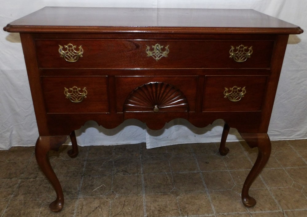 Mahogany Queen Anne Lowboy : Mahogany Queen Anne Lowboy . 30 3/4" H 38 1/4" W 19" D